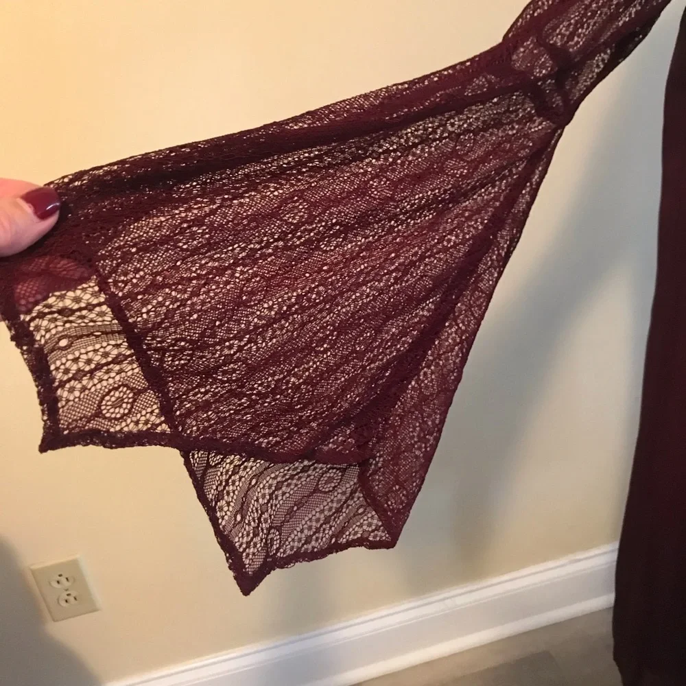 New avec les filled burgundy bell lace sleeve shift dress in size 4 - Picture 4 of 8